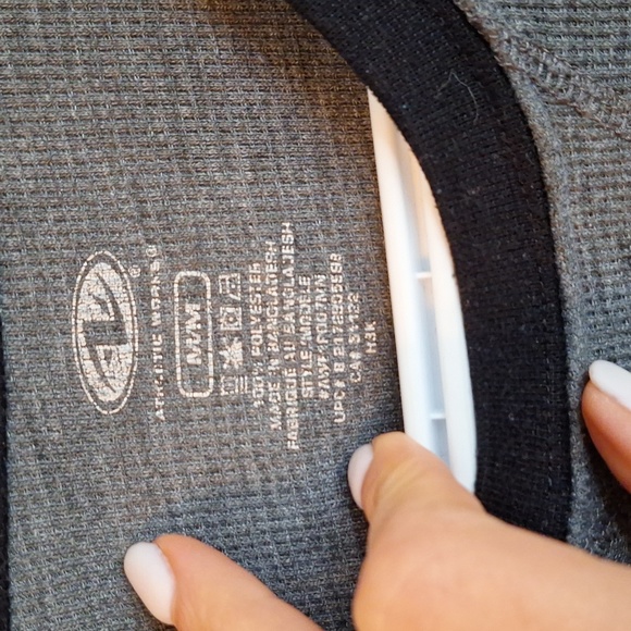 Long sleeve knit. - Picture 2 of 3